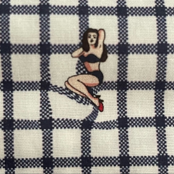 ROBERT GRAHAM ’NORMA JEANE’ CLASSIC FIT SHIRT - Picture 13 of 14